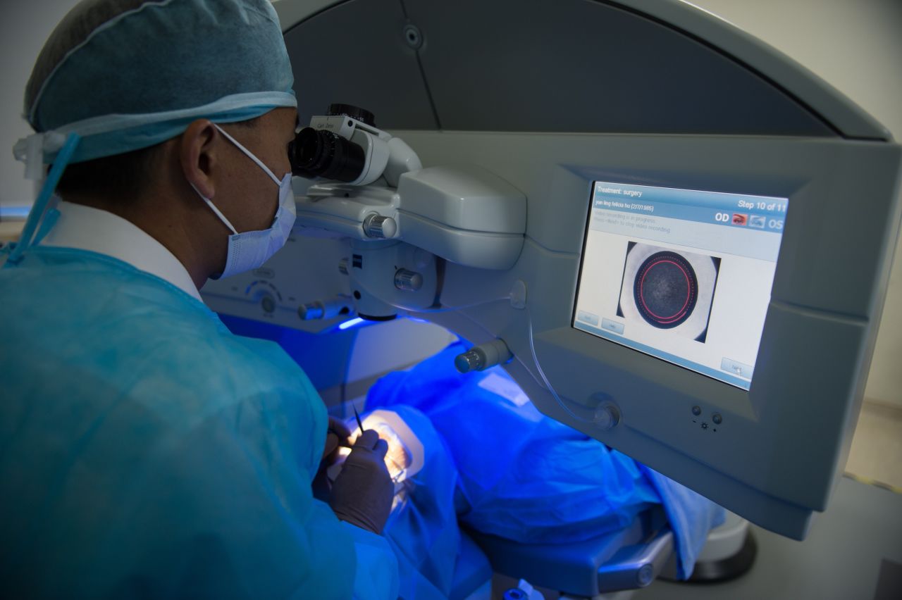 The clinic is the first in Singapore to acquire the multi-million dollar ZEISS Femtosecond Laser System.
