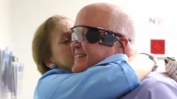 blind man sees for first time in 33 years 03