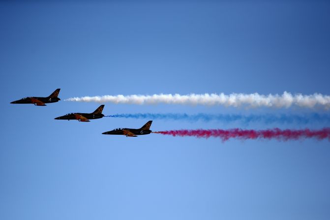 The inaugural Russian Grand Prix gets off to a flying start... First of all with a colorful flypast.