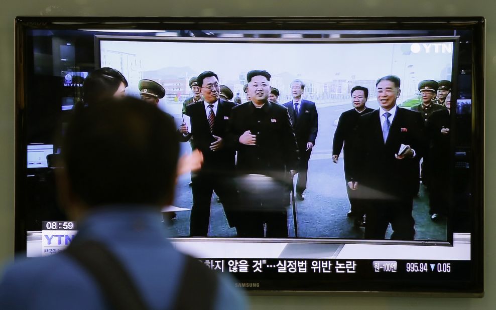 A news program at the Seoul railway station in South Korea on October 14 shows the North Korean leader using a cane. 