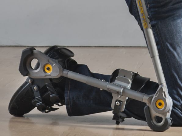 The exoskeleton is unpowered: it works by transferring the load to the ground.