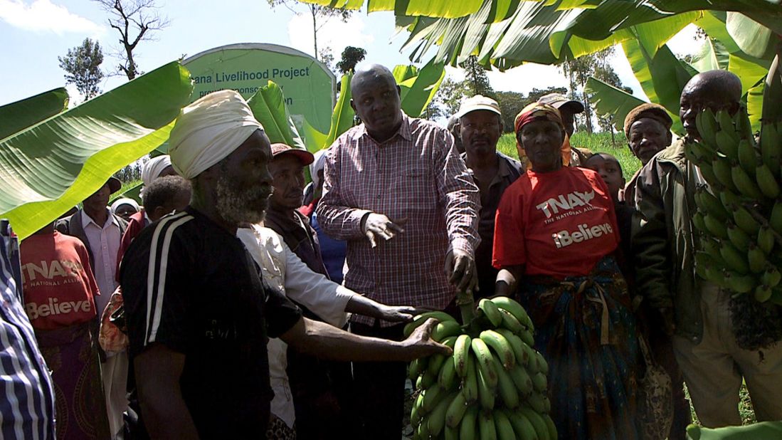 Kamau saw how jiggers entrenches families deeper into poverty. As a solution, he set up a banana farm on a stretch of land donated by his aunt. Jigger survivors can join the farm, and are given free materials to enrich their land back home.