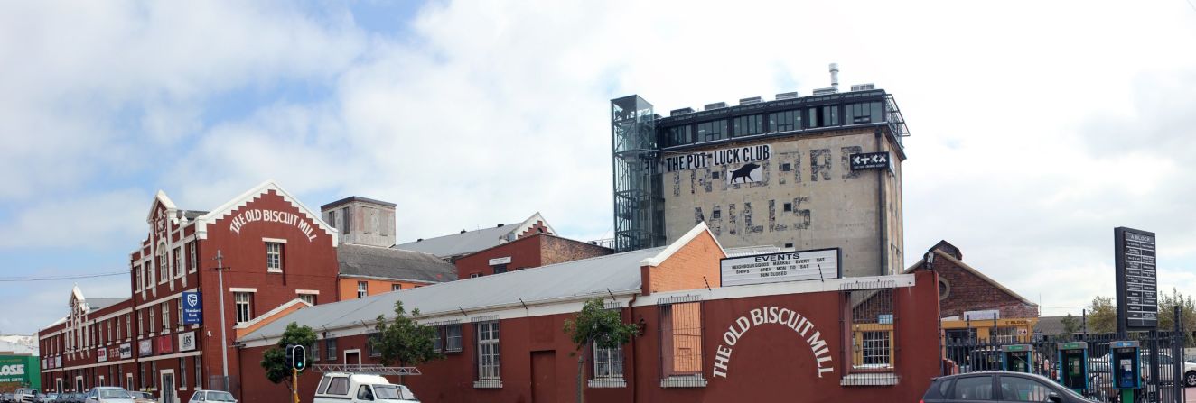 The Woodstock suburb is a particularly creative part of the city. This former mill in the area has been converted into a stylish retail hub incorporating farmers' markets, restaurants and designer stores.