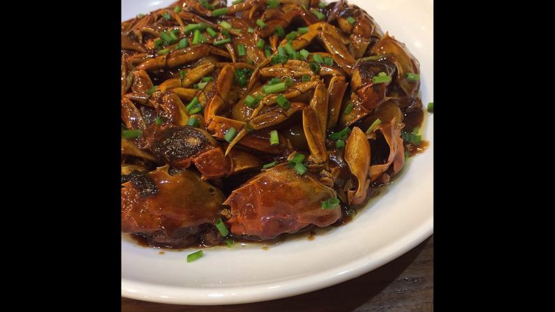 <a href="index.php?page=&url=http%3A%2F%2Finstagram.com%2Fp%2FssERkFor3L" target="_blank" target="_blank">Di Tang</a> enjoyed a Shanghainese dish of stir-fried crabs with soy sauce. "I like local food, especially the homemade," she said.