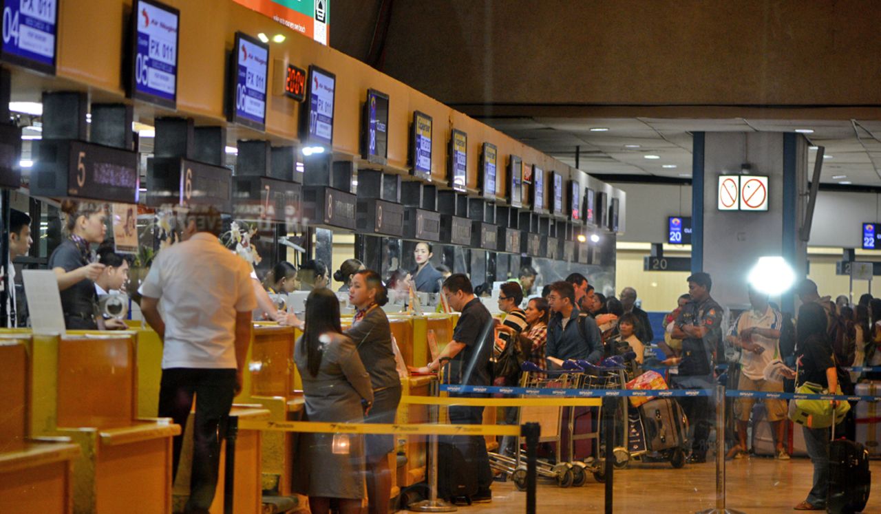 Después de encabezar la lista durante tres años consecutivos, el Aeropuerto Internacional Ninoy Aquino de Manila fue votado como el cuarto entre los peores aeropuertos del mundo en 2014.