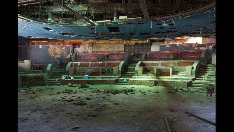 "Everything inside the disco is still and silent. Only colors remain," says La Grotta. He tries to imagine what it must have been like when the club was filled with people. "It's as if everything can be alive again for a short moment, just for me."