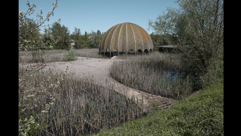 According to La Grotta, the Woodpecker nightclub was built in the 1960s. It sits on an artificial hill with a small pond and a huge fiberglass dome. The club was designed by Filippo Monti but its heydays were short-lived: "It was very humid and there were a lot of mosquitoes and frogs inside the room," says La Grotta.<br />