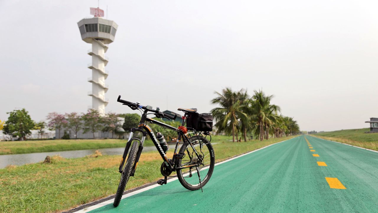 More than 15 miles long, the traffic-free, green tarmacked loop around Bangkok's Suvarnabhumi Airport is free. You only need to show ID to pedal in.