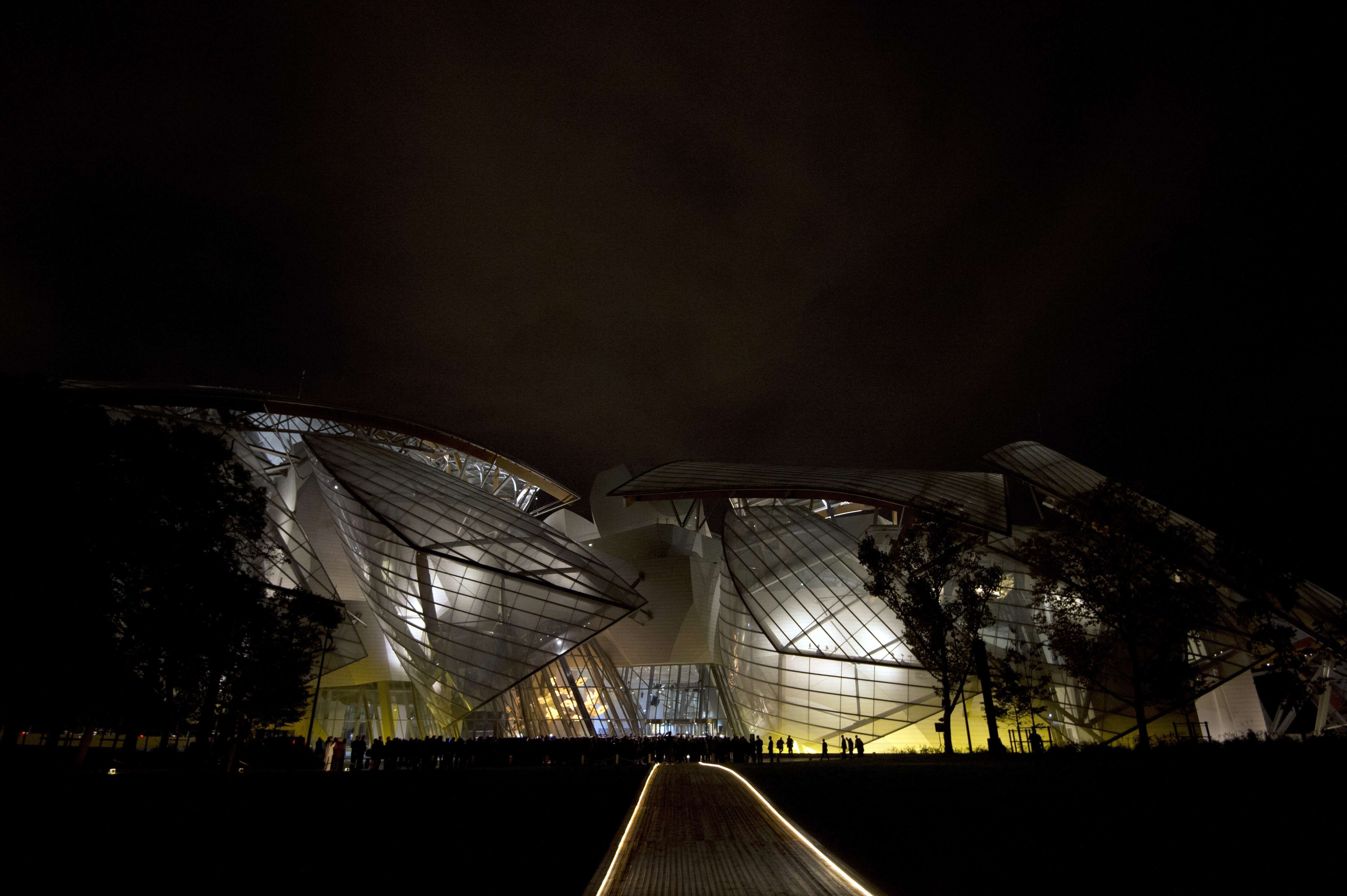 France, Paris, Louis Vuitton Foundation is a French art museum and cultural  center sponsored by the group LVMH and its subsidiaries. The Deconstructi  Stock Photo - Alamy