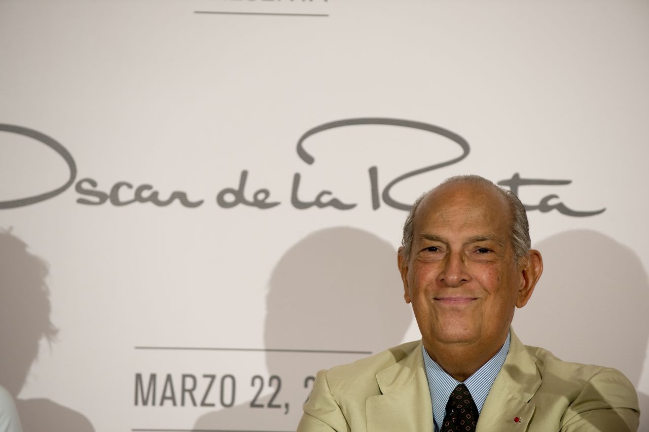 El reconocido diseñador Óscar de la Renta, una de las figuras más importantes del mundo de la moda, falleció a los 82 años.