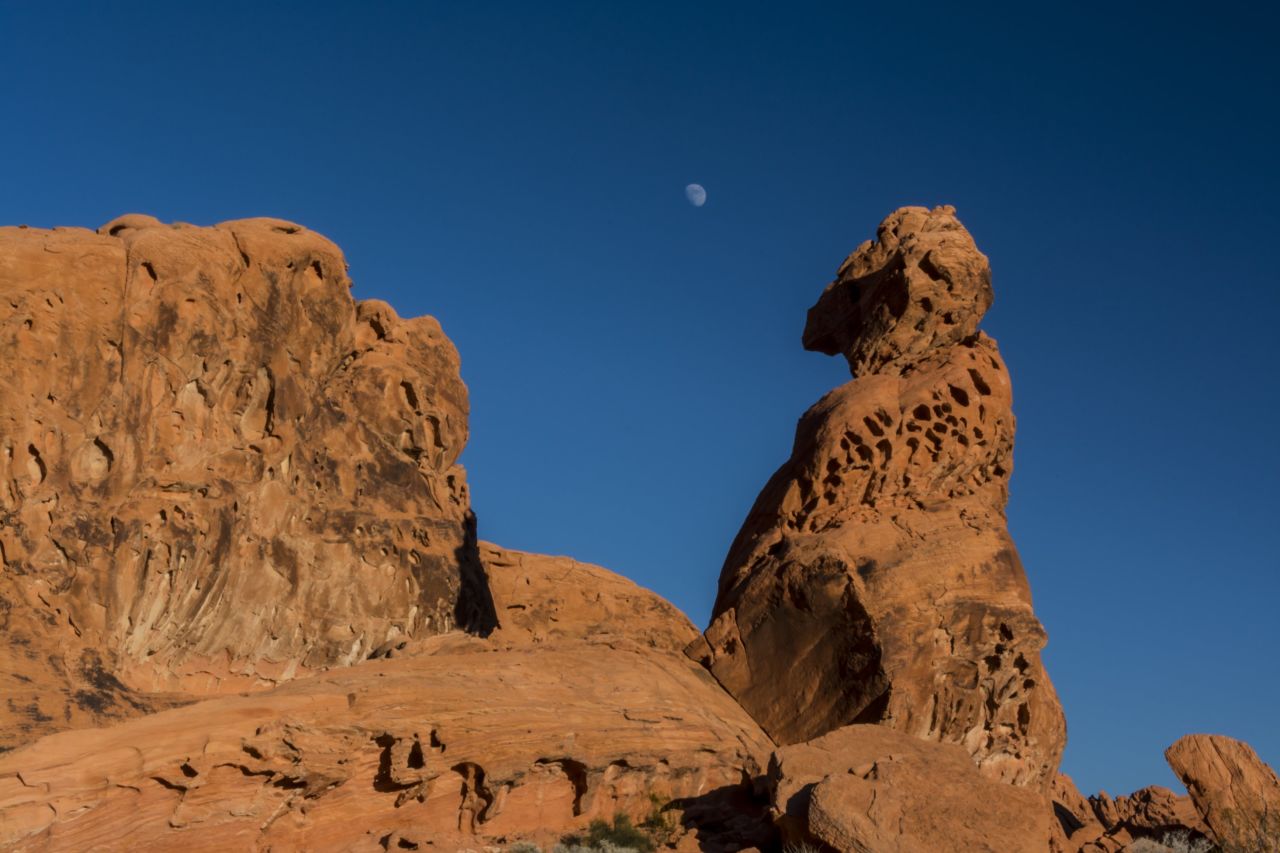 Nevada's <a href="http://parks.nv.gov/parks/valley-of-fire-state-park/" target="_blank" target="_blank">Valley of Fire State Park</a> gets its name from its towering red sandstone formations. Founded in 1935, it's the state's oldest and largest<a href="http://ireport.cnn.com/docs/DOC-1068770"> park</a>.