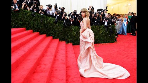 Taylor Swift is a professed devotee of Oscar de la Renta, and she chose to wear one of the designer's structurally impressive confections to the 2014 Costume Institute Gala at the Metropolitan Museum of Art. Upon de la Renta's death, Swift shared her condolences on Twitter: "Oscar, it was an honor to wear your creations and to know you," <a href="http://instagram.com/p/uZadNPjvIX/" target="_blank" target="_blank">the singer said</a>.