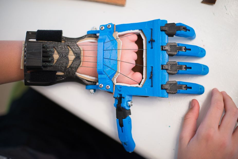 The Talon hand is a <a href="http://blog.solidoodle.com/2014/03/father-and-son-make-prosthetic-device-with-their-solidoodle/" target="_blank" target="_blank">popular model designed</a> by a teacher, Peter Binkley, for his son, Peregrine Hawthorne. They both design and test devices for the e-NABLE community.