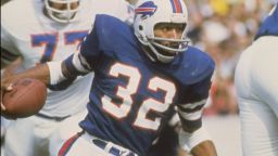 O.J. Simpson of the Buffalo Bills in action during a game against the Denver Broncos at Rich Stadium in Buffalo, New York. (Photo by Getty Images)