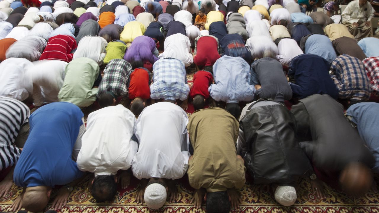 mosque prayers no faces