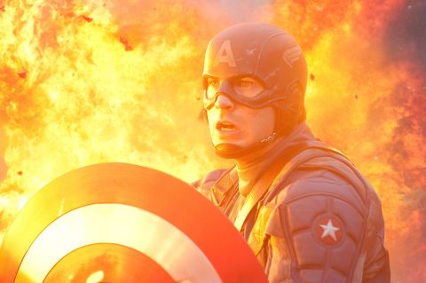 Chris Evans, quien fue el primero en vestirse de rojo, blanco y azul para "Capitán América: el primer vengador", continuó su lucha contra el mal en "Los Vengadores". Él repitió su papel este año en "Capitán América y el Soldado del Invierno", y participará en la segunda película de los Vengadores. 