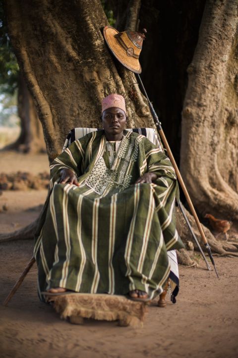 Finding kings to photograph has proven quite tough, says Weidinger. There is no definitive guide that lists all the African monarchies and tribes. To find their location, Weidinger has to depend on the knowledge of locals. <br /><br /><em>Kan Iya, </em><em>Obiré, Province of Poni, Burkina Faso. </em>