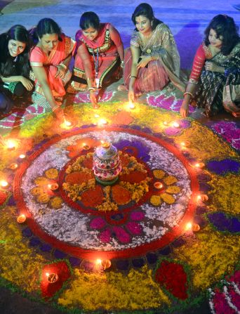 The third day of Diwali festival is the most important for the Lakshmi-puja faith. Clean houses and lit candles and lamps are meant to welcome Lakshmi, the Goddess of wealth, so she will bless the family with prosperity.