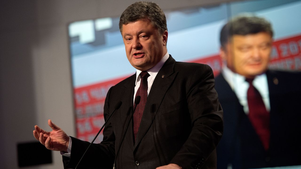 KIEV, UKRAINE - OCTOBER 26: Ukrainian President Petro Poroshenko speaks to the media on October 26, 2014 in Kiev, Ukraine. Although a low turn out is expected in the east of the country, amid continued fighting between Ukrainian forces and pro-Russian seperatists, Ukraine is expected to elect a pro-western parliament in a further move away from Russian influence. (Photo by David Ramos/Getty Images)