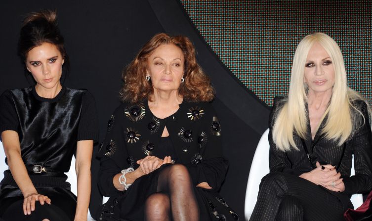 La ex Spice Girl lanzó su marca hace cuatro años, y hoy cuenta con una fortuna aproximada de 338 millones de dólares. Ella evaluó la competencia en la semana de la moda de Londres, junto a los pesos pesados de la moda Diane Von Frurstenberg y Donatella Versace el año pasado. 