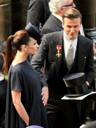 David pone la mano sobre su pancita de embarazo en la boda real del príncipe Guillermo y la duquesa de Cambridge, Kate Middleton, en 2011. 