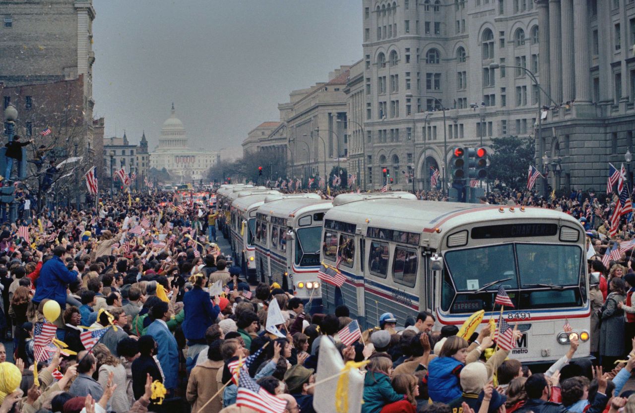 A caravan of buses carrying the former hostages and their relatives makes its way through the cheering crowd on Washington's Pennsylvania Avenue on January 27, 1981.