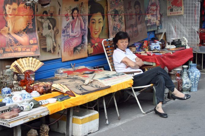 No need to spend away that signing bonus at the Dongtai Lu Antique Market. When bargaining, going for half the asking price is usually a good starting strategy.
