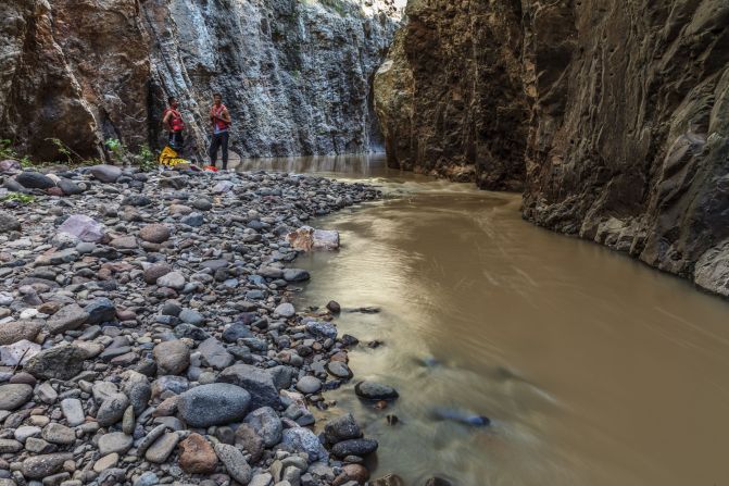 Somoto Canyon parallels the Nicaragua-Honduras border. Exploring it requires a combination of hiking, canyoneering and swimming. It takes half a day to explore the canyon, with overnight options available. Local guides, such as Green Pathways, provide gear for travelers.