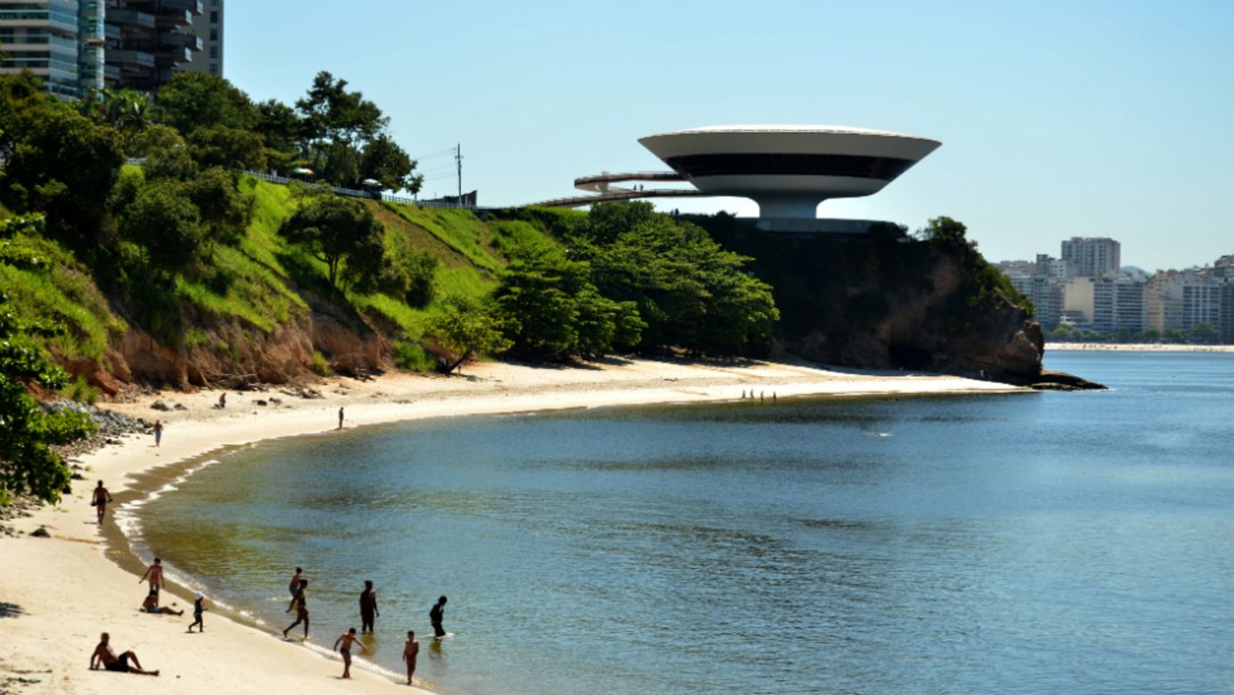 One of Rio de Janeiro's icons, the <a href="http://www.macniteroi.com.br/" target="_blank" target="_blank">Niterói Contemporary Art Museum</a>, was designed by Oscar Niemeyer and structural engineer Bruno Contarini, taking inspiration from a flower.