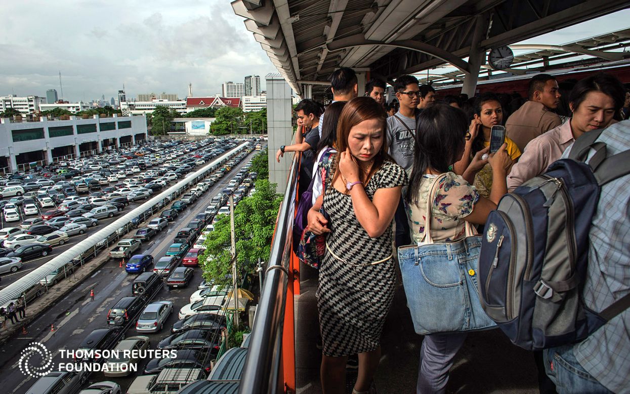 Las mujeres en Bangkok dijeron que no estaban seguras de que los demás pasajeros intervinieran para ayudarlas si fueran agredidas física o verbalmente. 