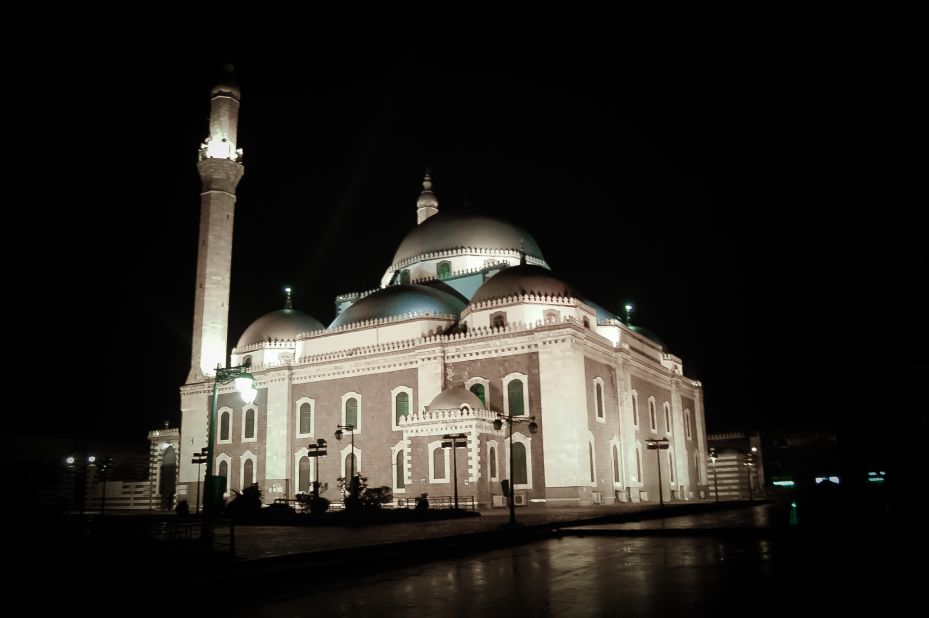 Among Syria's most famous Ottoman-style mosques, which also shows <a href="http://www.metmuseum.org/toah/hd/maml/hd_maml.htm" target="_blank" target="_blank">Mamluk</a> influence through its light and dark contrasts. The vast site became a hub of the battle for Homs, itself a front-line of the conflict. The sacred mausoleum has <a href="http://www.apsa2011.com/index.php/en/provinces/homs/monuments/634-homs-state-of-the-bombing-of-khalid-ibn-al-walid-mosque-29-06-2013.html" target="_blank" target="_blank">been completely destroyed</a><strong>,</strong> and much of the interiors burned.