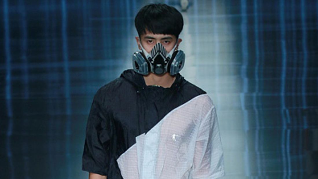 Smog levels are at a hazardous level in the Fashion Week host city of Beijing.