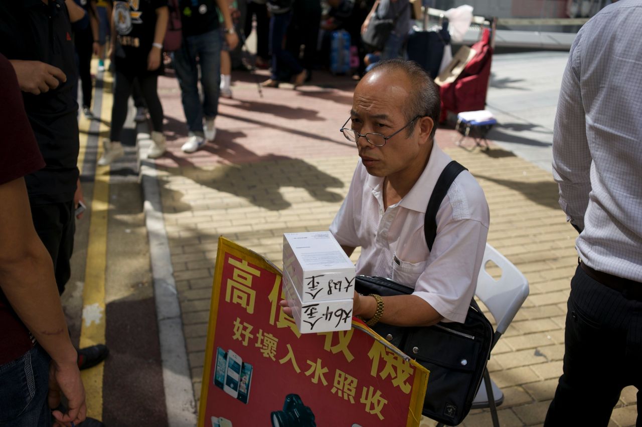 Hong Kong's iPhone 'gray market' | CNN