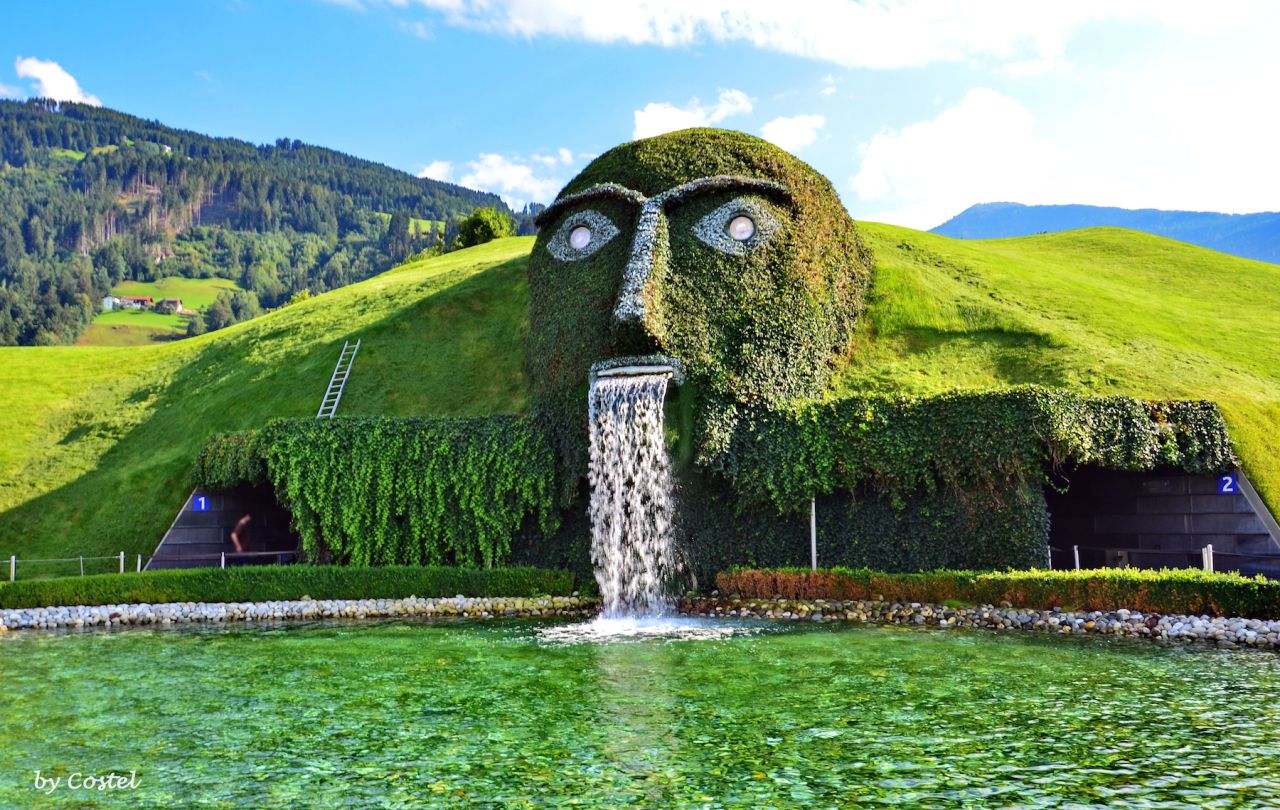 Based at Swarovski's Crystal Worlds in Innsbruck, Austria, this massive fountain has two large crystals for eyes. The enormous head marks the entrance to the kaleidoscope-like museum.