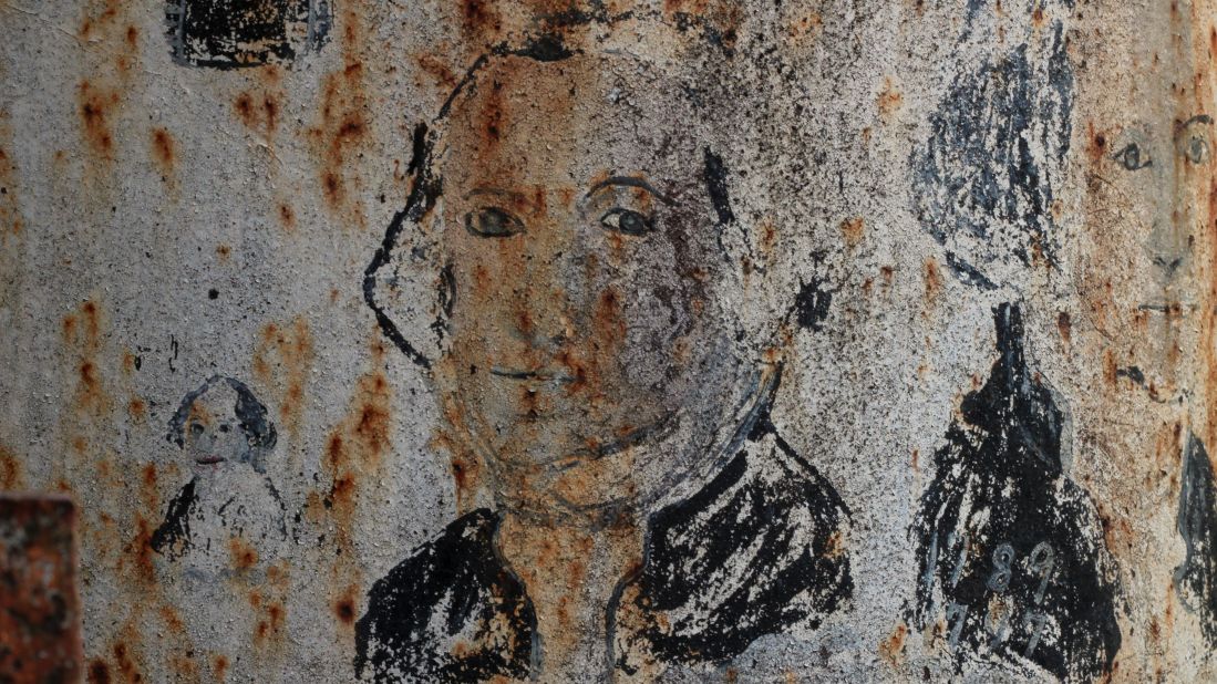 These images of George Washington on an exterior wall are the first paintings Finster created after the vision.