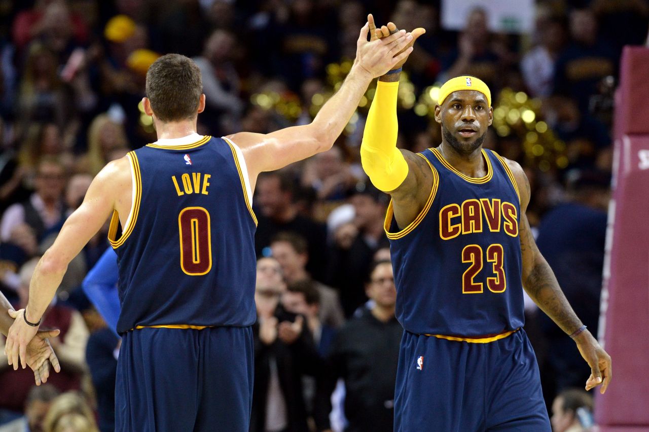 El regreso de LeBron a Cleveland comienza con el pie izquierdo