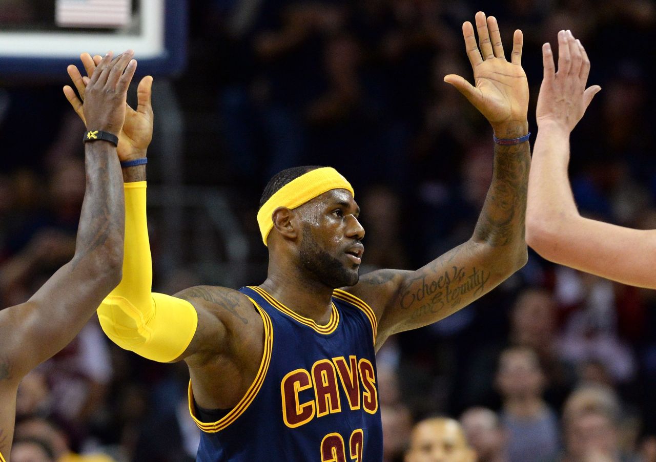 El regreso de LeBron a Cleveland comienza con el pie izquierdo