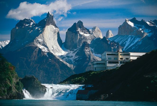 Explora Patagonia's Ona Bathhouses have four open-air Jacuzzis with views of Lake Pehoe and the Cordillera del Paine mountain ridge. 