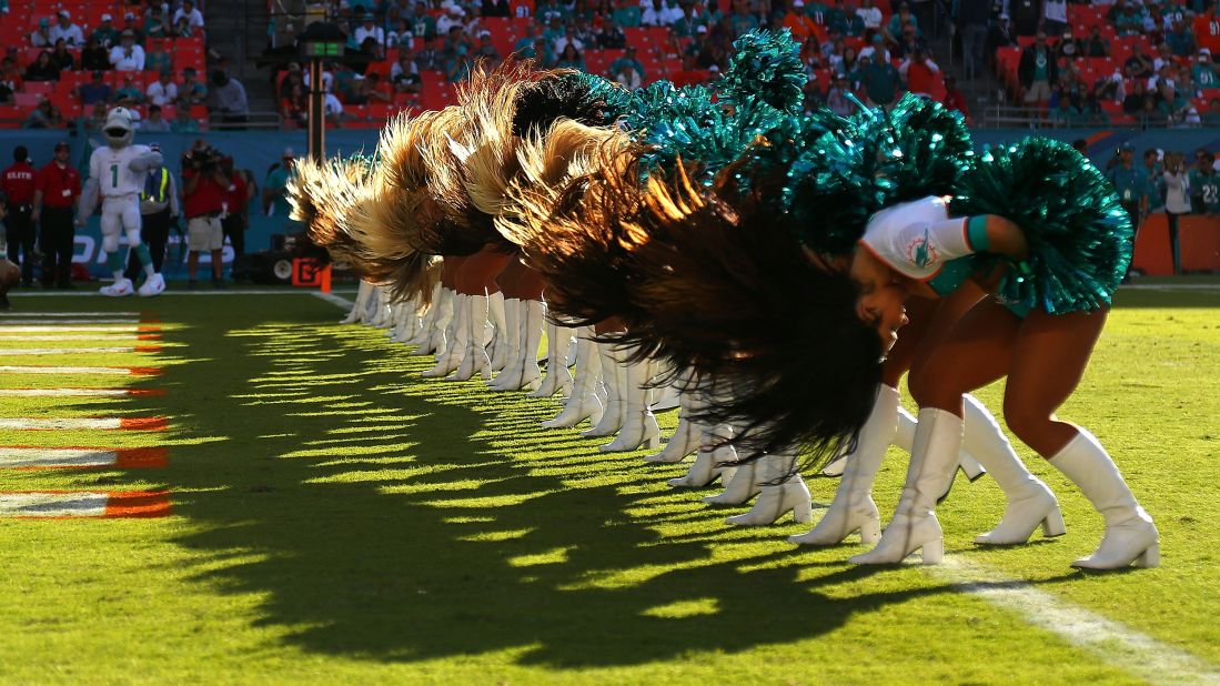 Jaguars Ground Jets In Jacksonville – Ultimate Cheerleaders