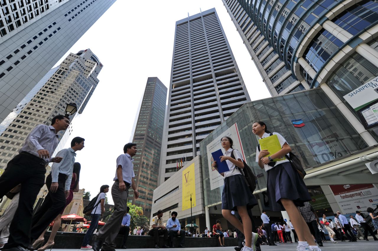 El 'Índice de ciudades seguras' establece una correlación entre el ingreso personal alto y la seguridad en general. "Singapur ocupa el primer lugar en el grupo de ciudades con altos ingresos", señala el informe.
