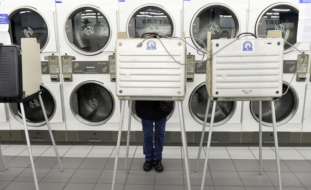 A woman votes at Su Nueva Laundromat in Chicago.