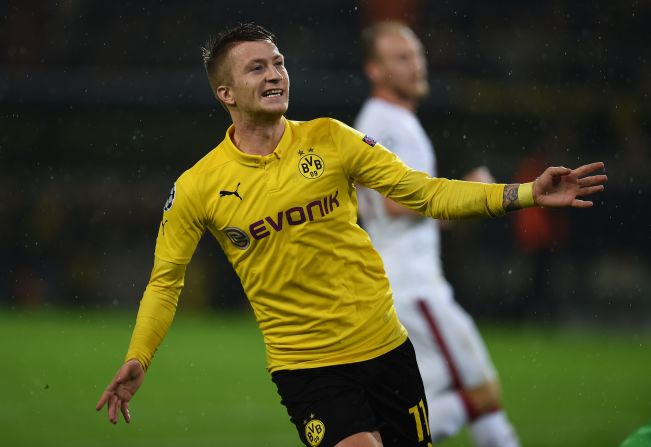 Marco Reus' stunning strike helped Borussia Dortmund book its place in the next round with a 4-1 win over Turkish side Galatasaray.