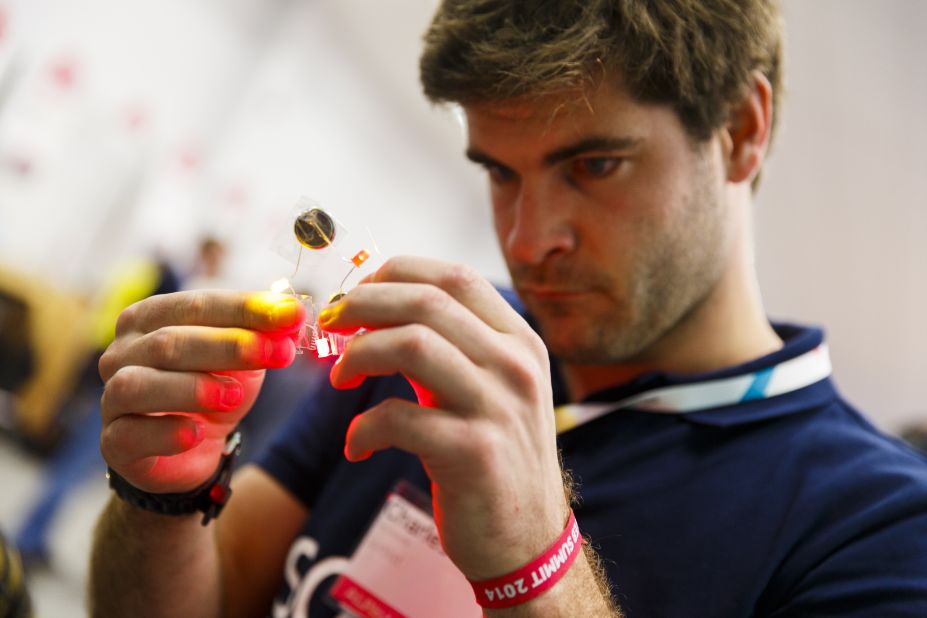 A delegate fiddles with wires and LEDs to construct a basic light at the Web Summit.