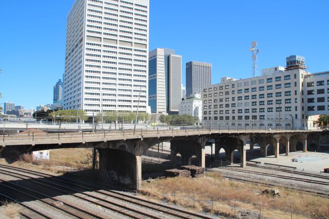 The Nelson Street Bridge passes under the Norfolk Southern Building in downtown Atlanta. Early in season one, Rick Grimes (played by Andrew Lincoln) rode over the bridge on horseback as he sought refuge in Atlanta. The Norfolk Southern Building's rooftop, right, was the setting of a department store roof where Glenn and his crew were holed up ...