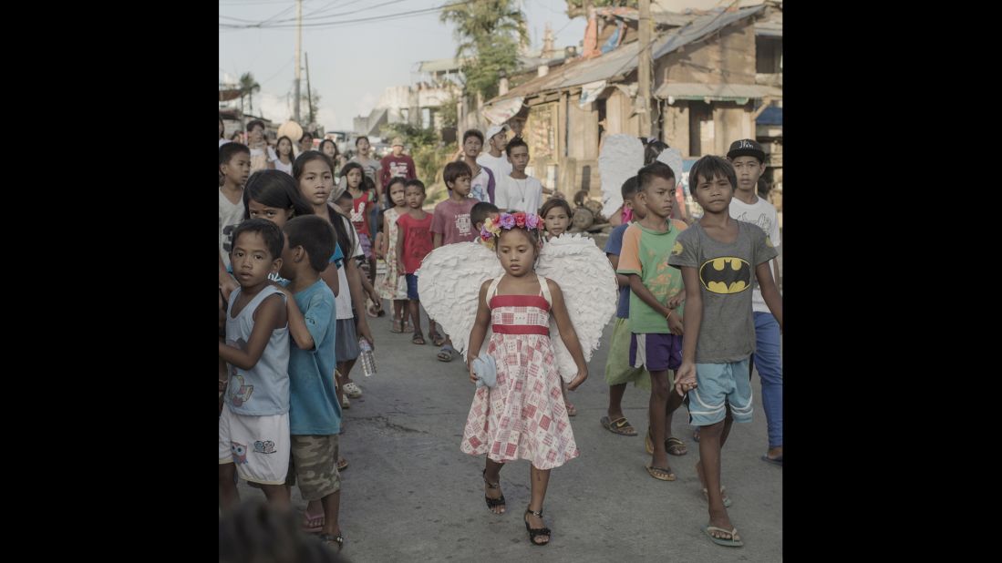 Children on summer holiday participate in a Catholic procession to honor the Virgin Mary. Maintaining traditions during times of disaster can play a role in regaining a sense of everyday life and normality. In June, school started again. Tacloban, May 2014.