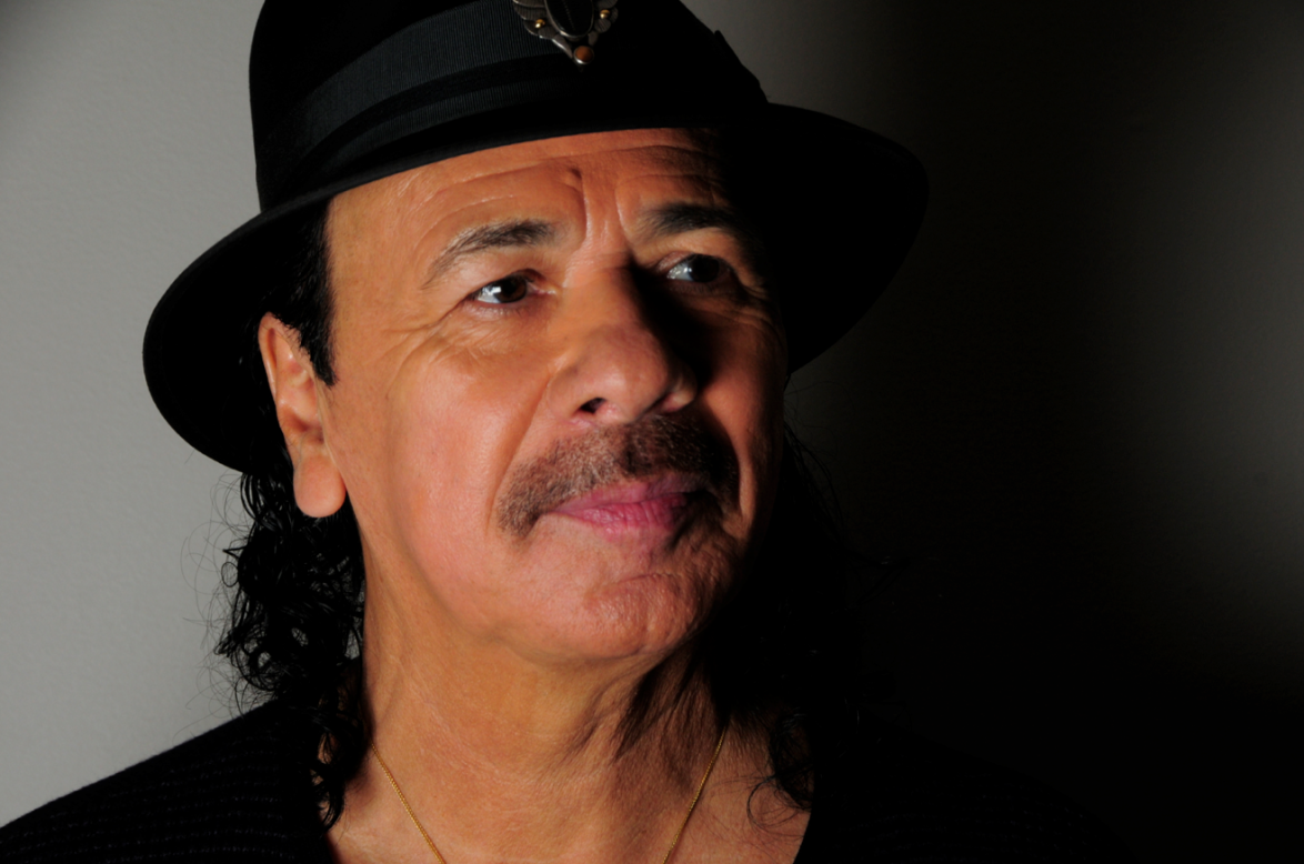 Carlos Santana tuvo un encuentro con Camilo Egaña en el que habló de su inigualable trayectoria.