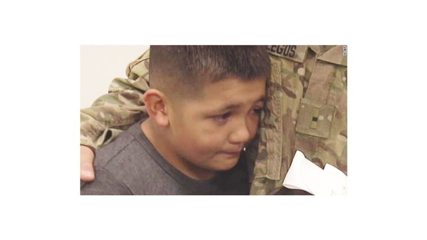 soldier surprsie dad kids at school