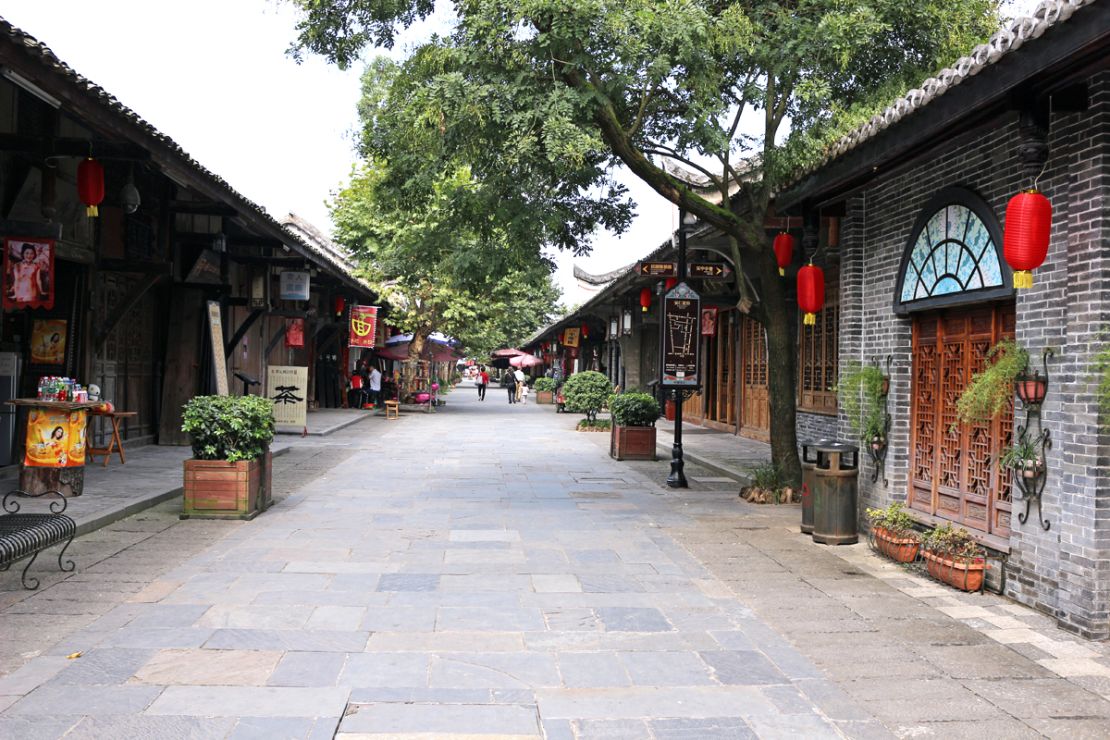 A ghost town during the week, Anren turns into a bustling destination at weekends.