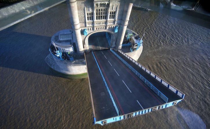 Tower Bridge opens 1,000 times every year for vessels, ships, sailing barges and cruises. During lift times visitors can watch the bascules raising below their feet.