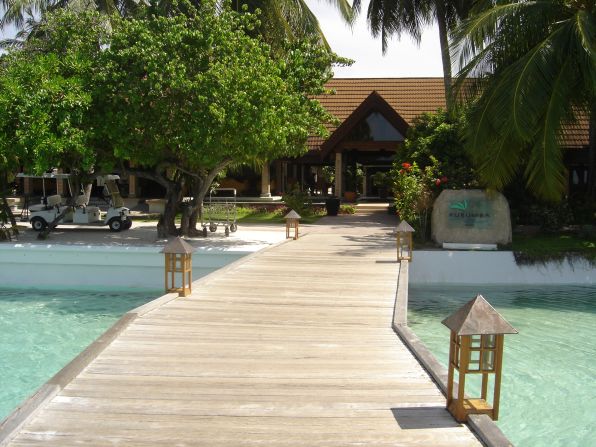 Third-place Kurumba Maldives resort, located in the Maldives' Kaafu Atoll, offers the beauty of island resort vacation without the isolation. The resort is a quick speedboat ride from the airport. 